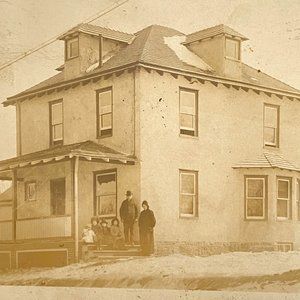 RPPC c1920 House Family of 6 Snow Coats 1Cent Washington Stamp Divided Postcard